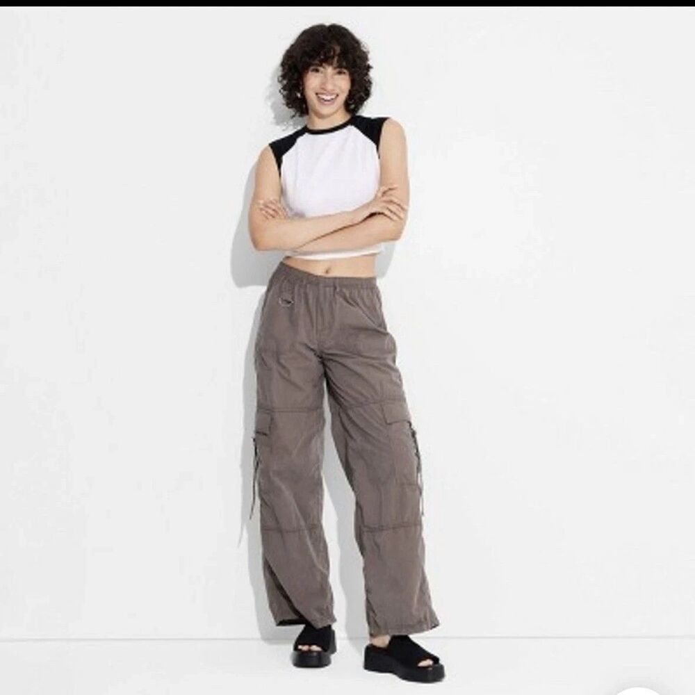 Women's Mid-Rise Wide Leg Cargo Pants - Wild Fable Pewter Gray Small NWT